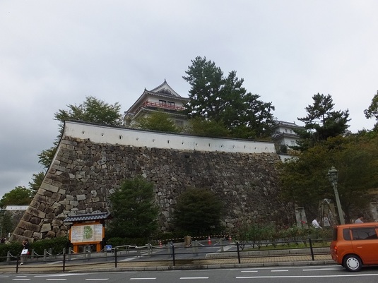 福山城001二の丸東側石垣.jpg